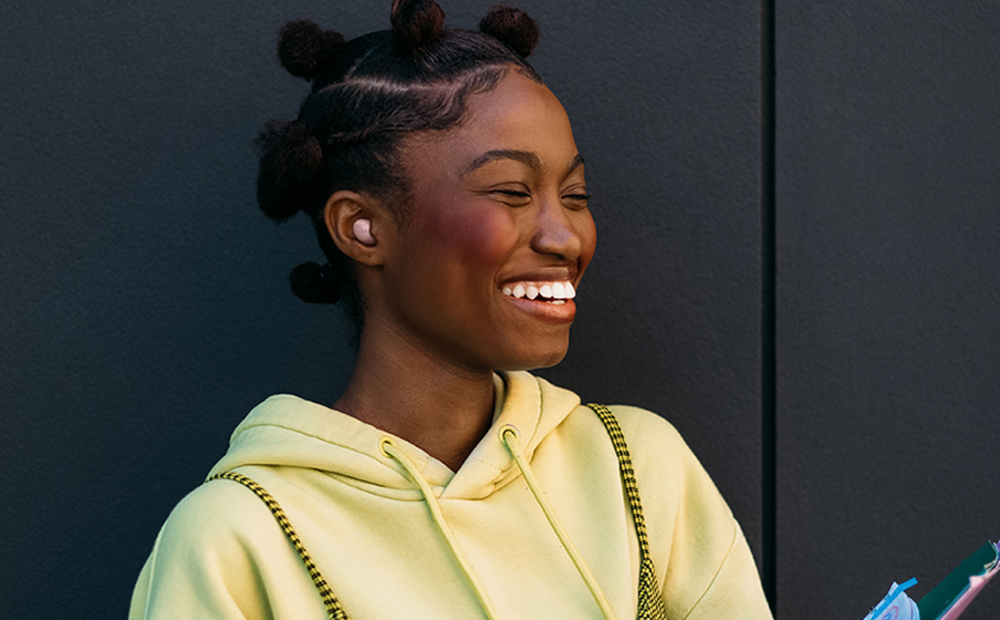 Fone JBL Wave Buds 2 como referência visual para checklist de fone Bluetooth
